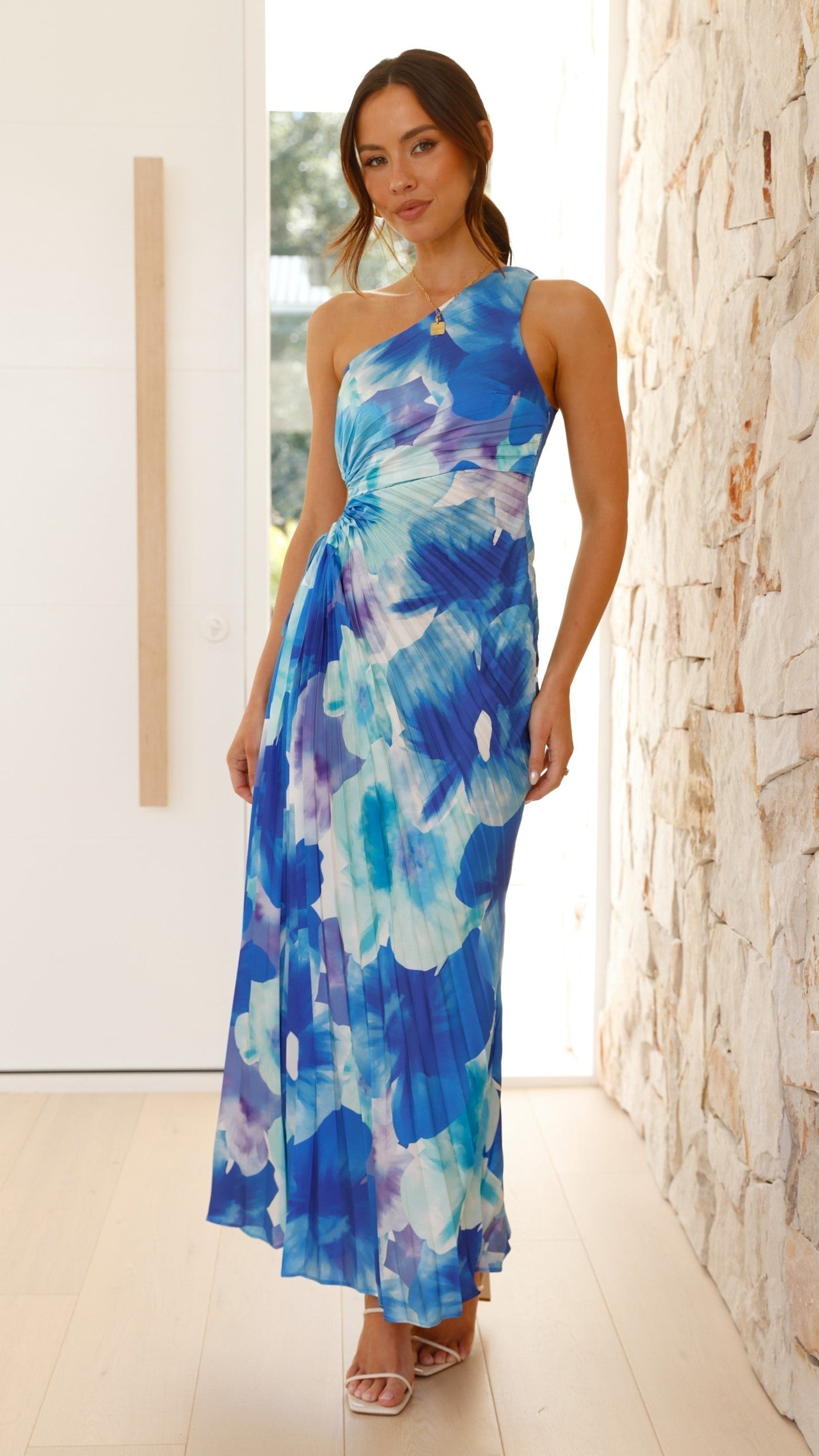 Fiona – Elegant Cut-Out Maxi Dress
