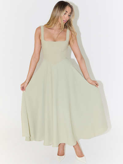 Aurelia – Elegant Flowy Dress