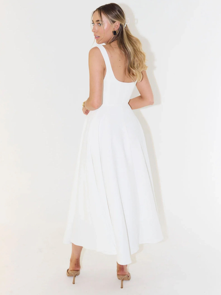 Aurelia – Elegant Flowy Dress