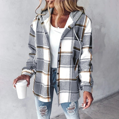 Elodie – The Effortless Plaid Jacket